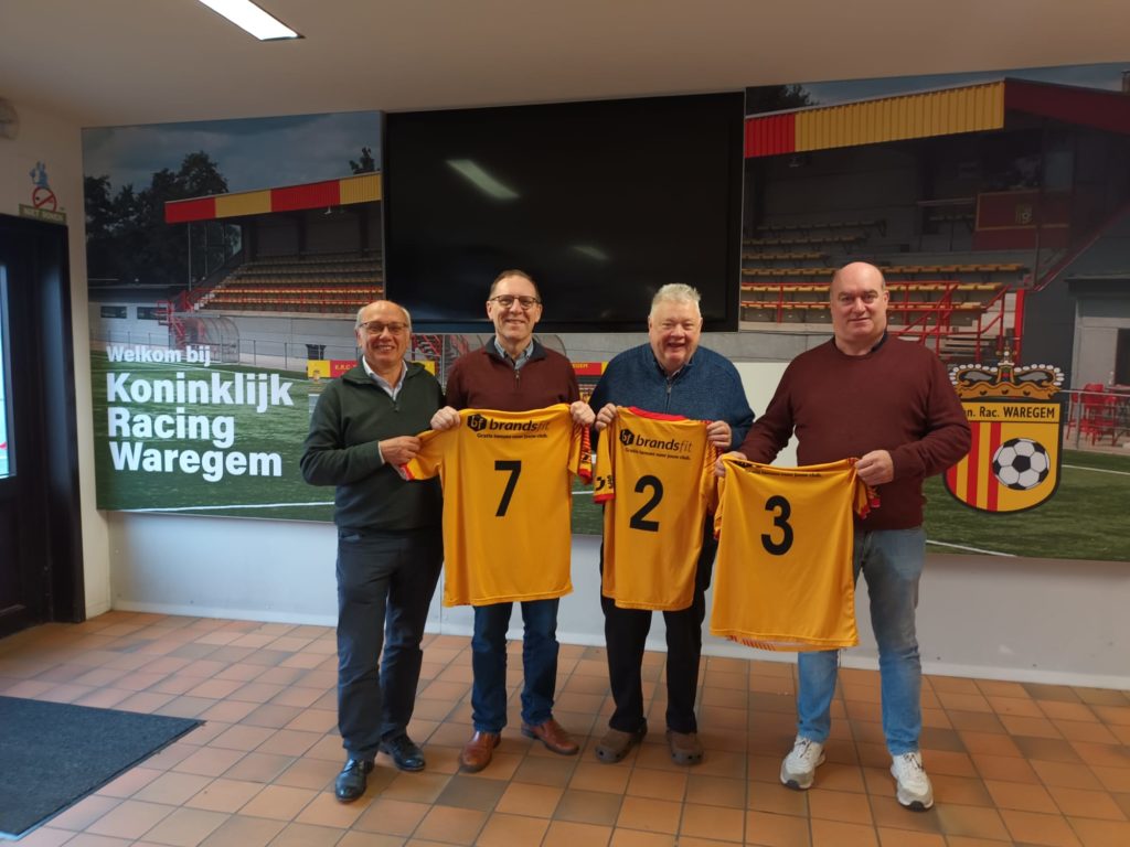 Racing Waregem schenkt kledij aan Afrika
